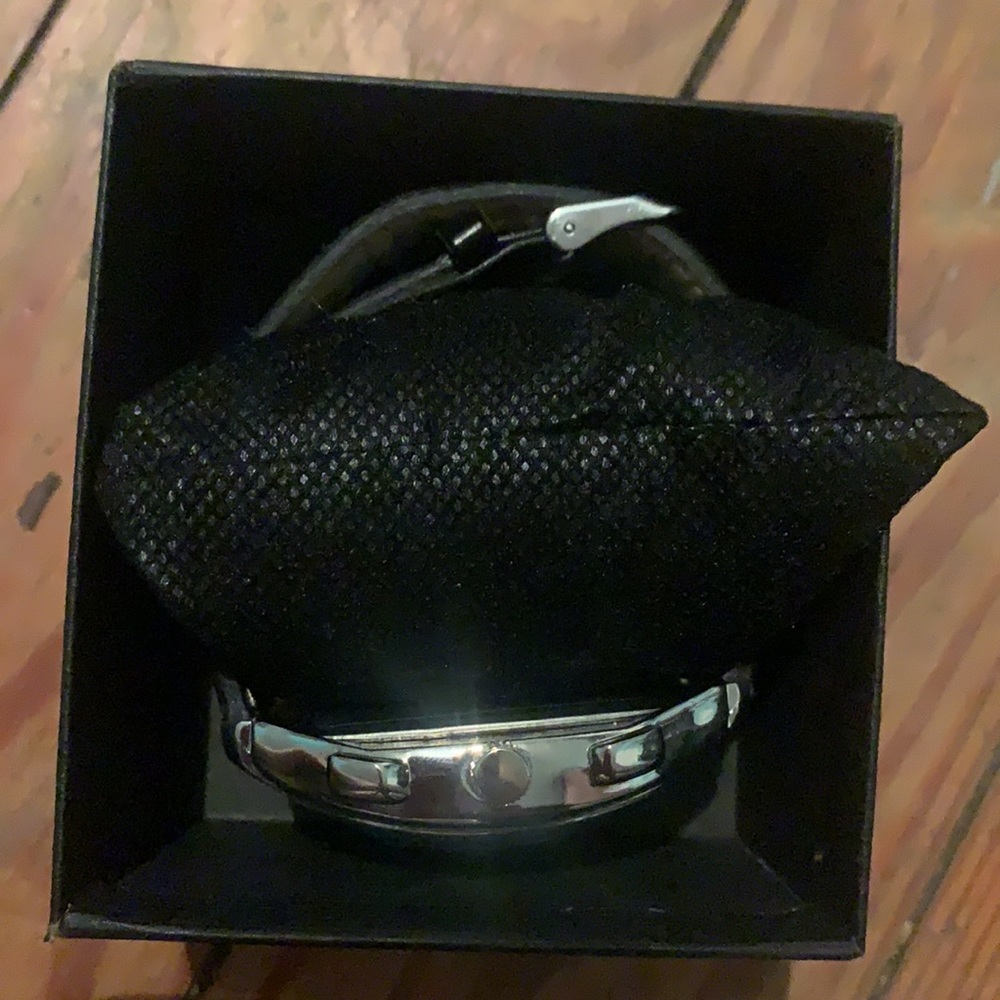 Men watch - Picture 3 of 4